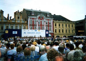 1992 06 festival v Kolíně - monstrkoncert na náměstí - 09