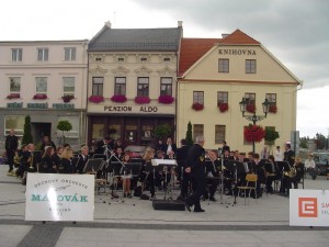 2004 08 - koncert na náměstí v Karviné
