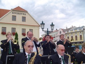 2004 08 - koncert na náměstí v Karviné